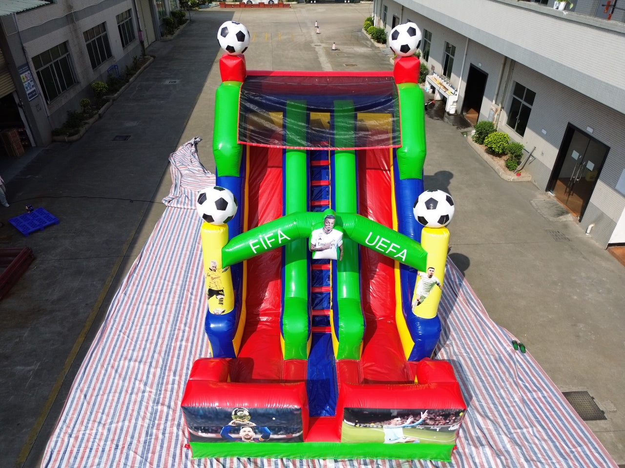 Tobogán Inflable Temático Fútbol