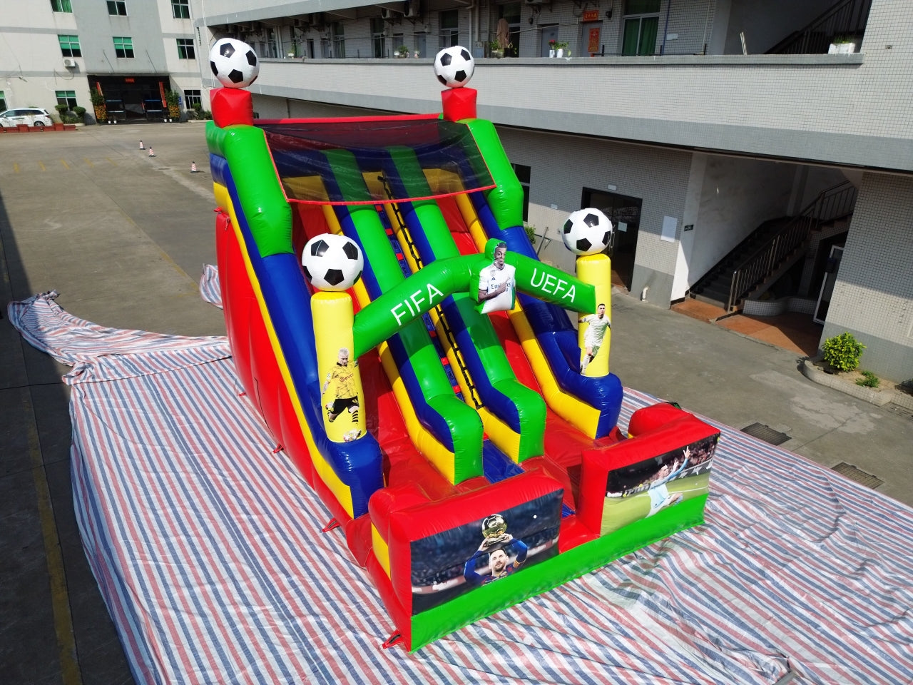 Tobogán Inflable Temático Fútbol