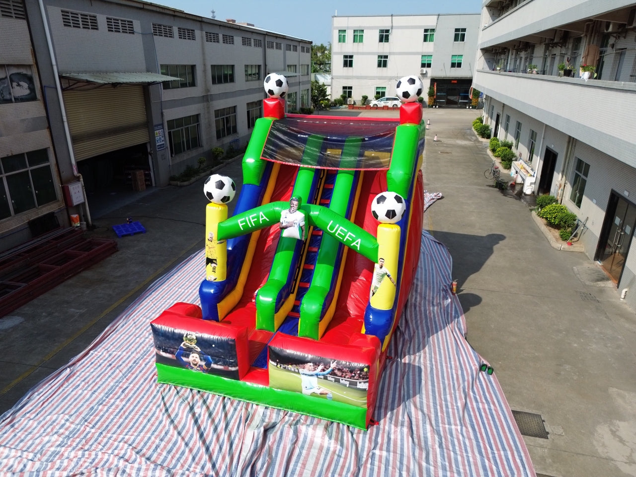 Tobogán Inflable Temático Fútbol