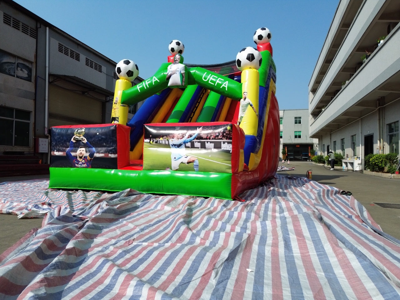 Tobogán Inflable Temático Fútbol