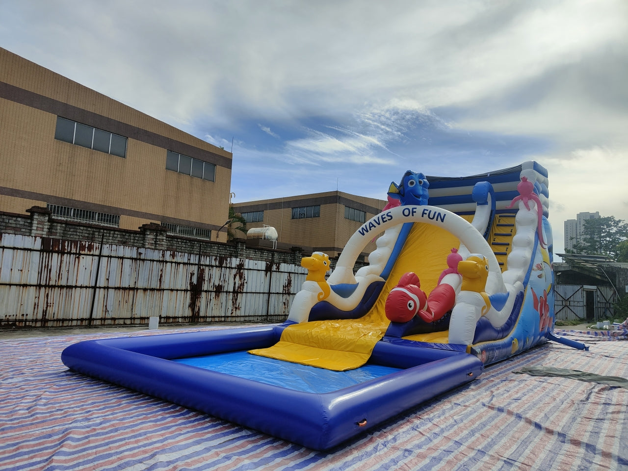 Tobogán Inflable Acuático Temático Acario