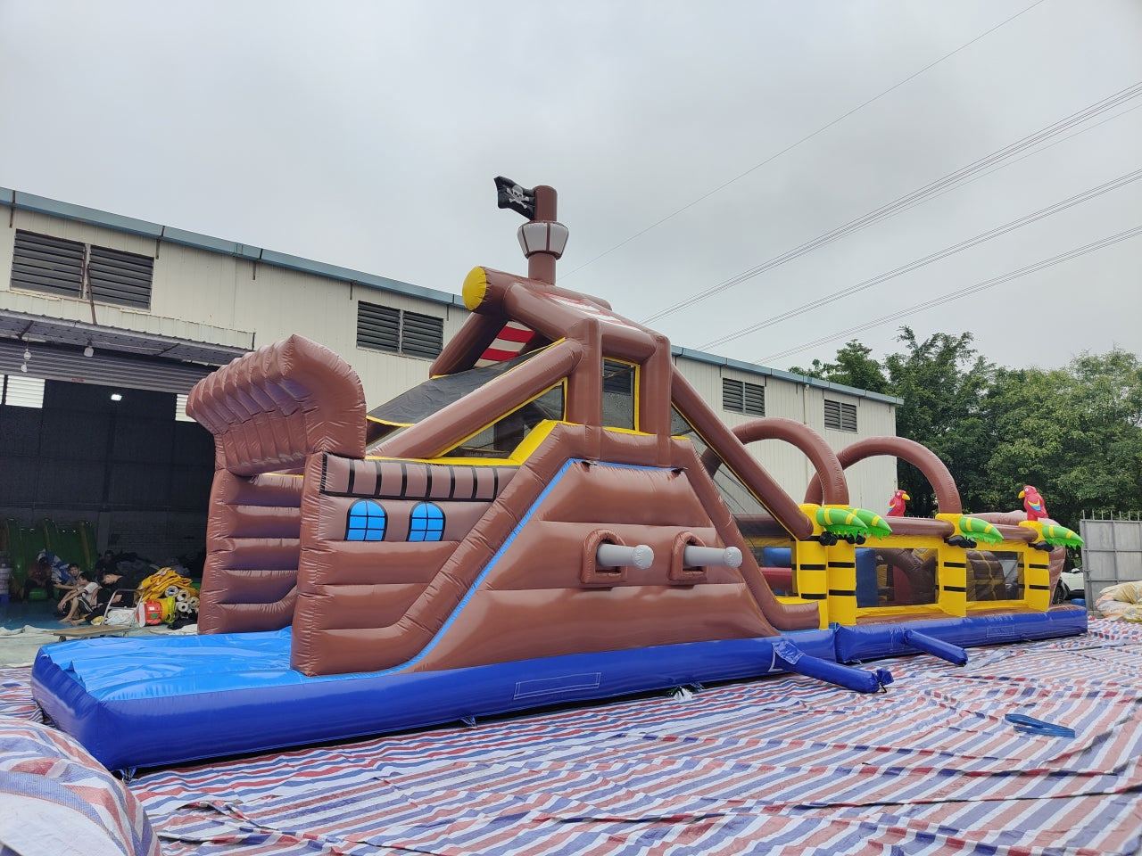 Obstáculo Inflable Gigante Temático Barco Pirata