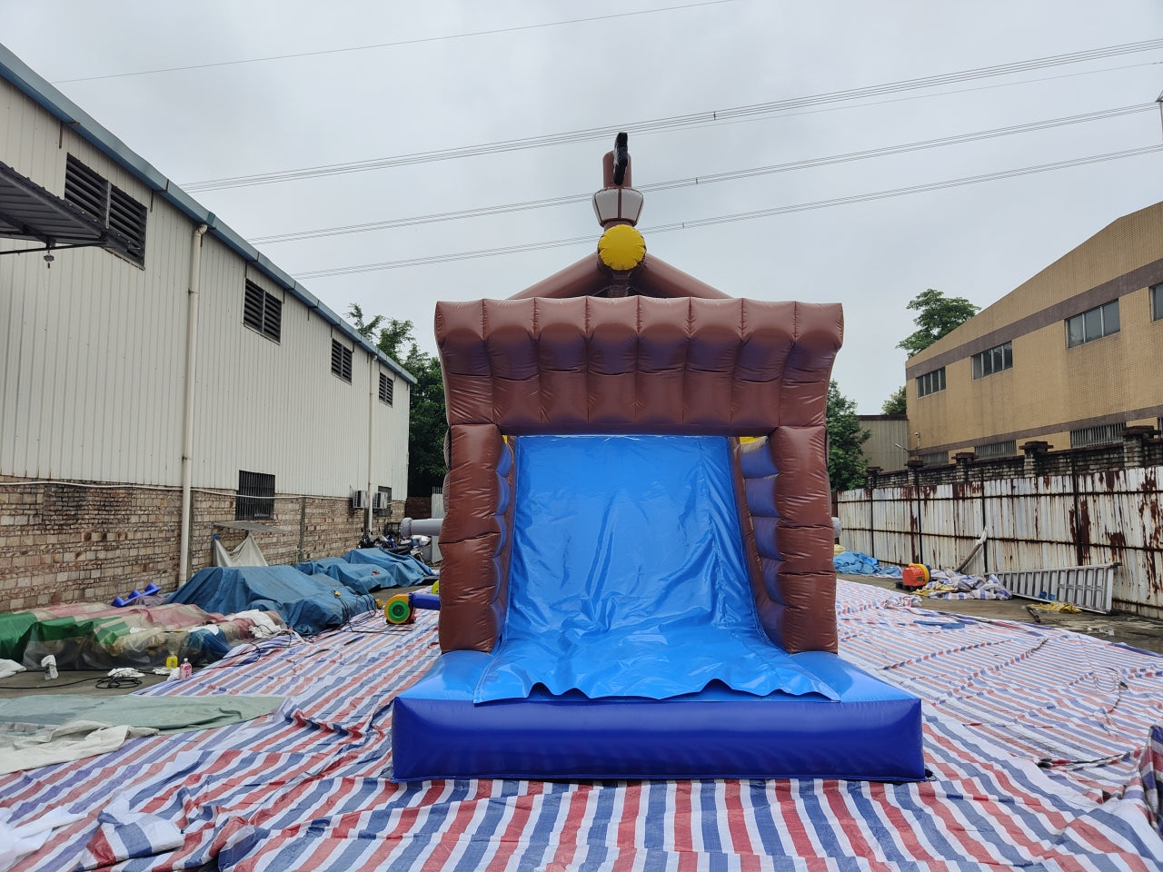 Obstáculo Inflable Gigante Temático Barco Pirata