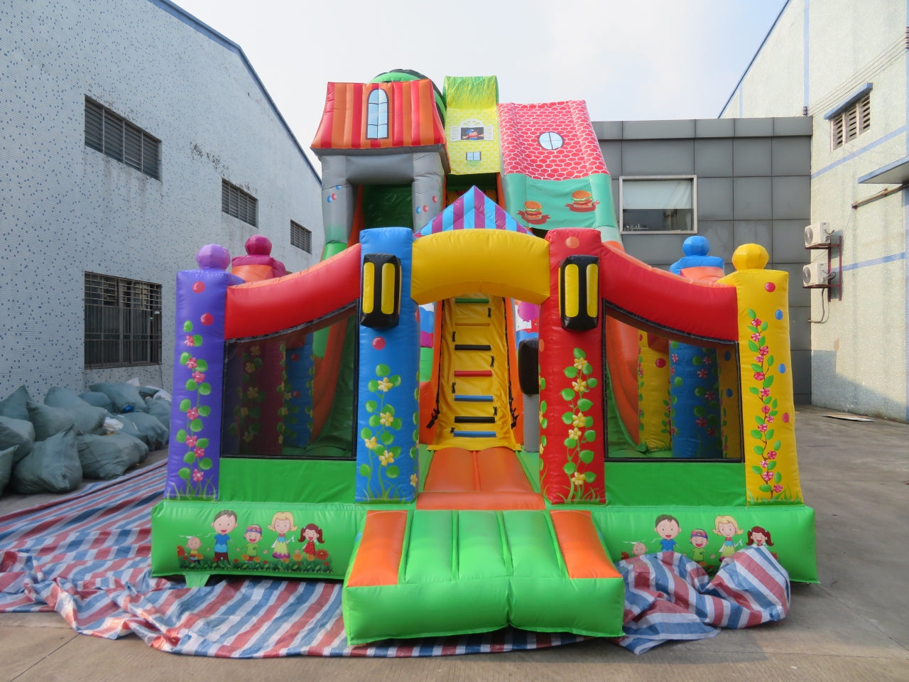 Tobogán Inflable Temático De Casa