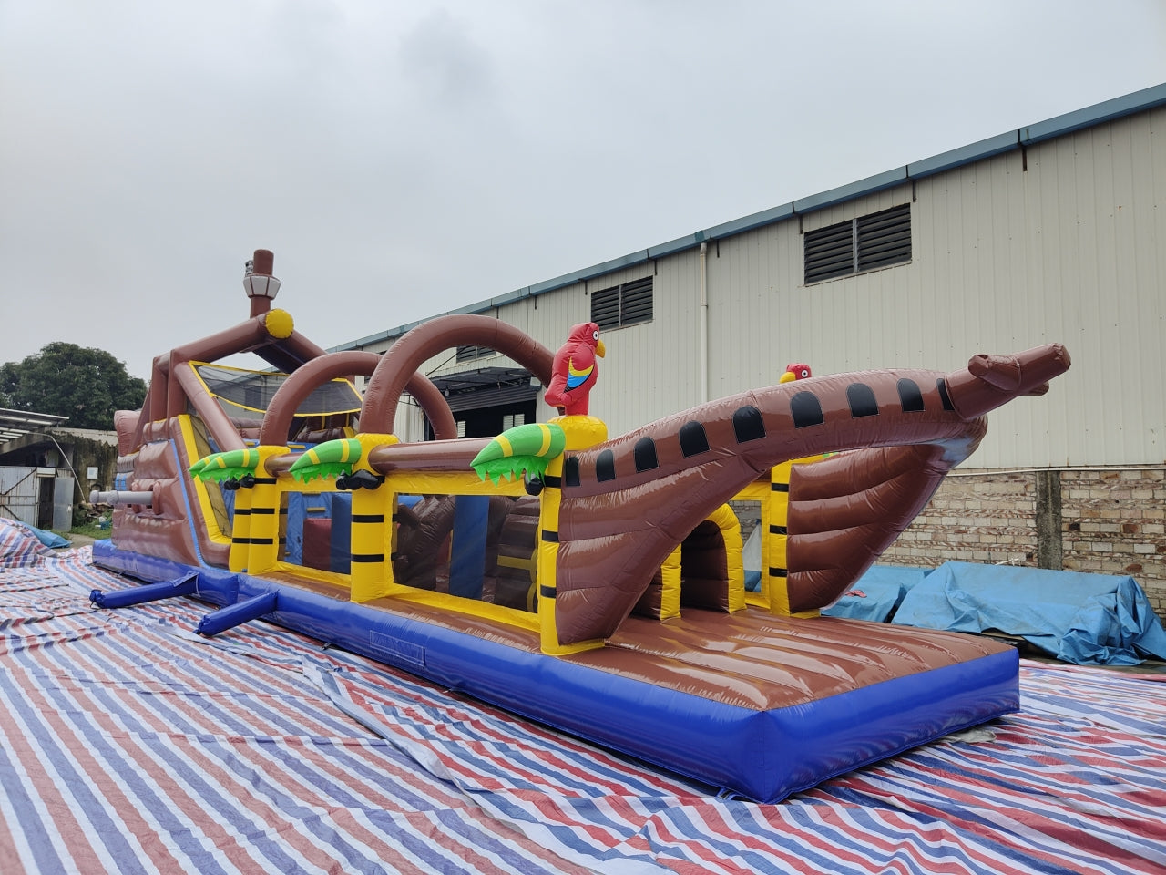 Obstáculo Inflable Gigante Temático Barco Pirata