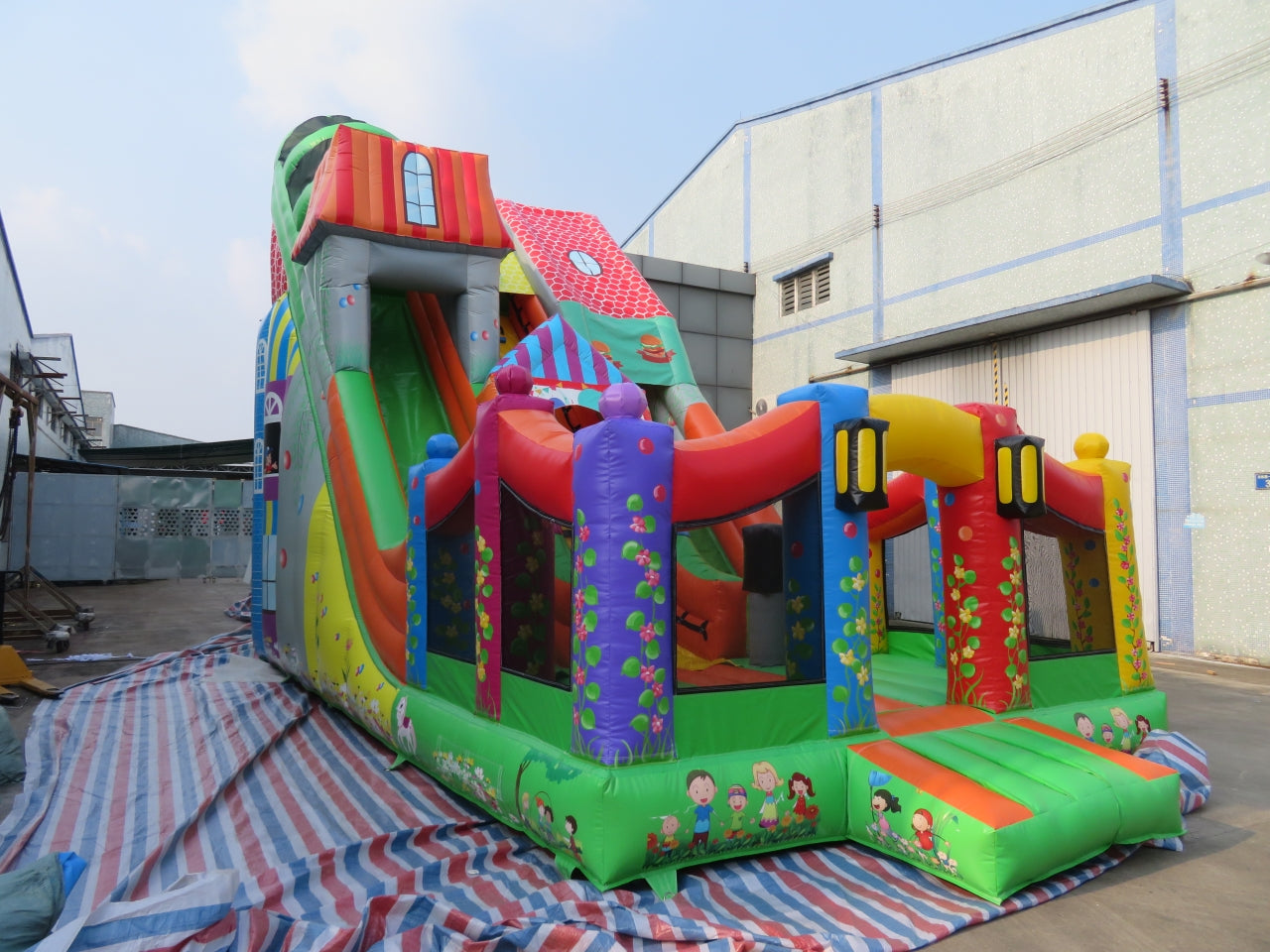 Tobogán Inflable Temático De Casa