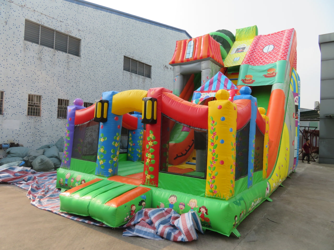 Tobogán Inflable Temático De Casa