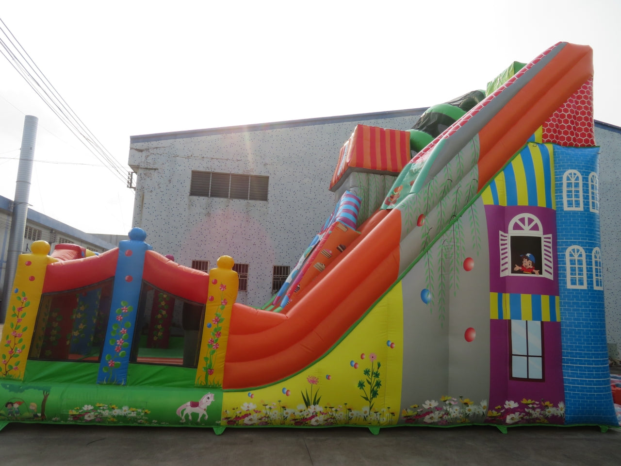 Tobogán Inflable Temático De Casa