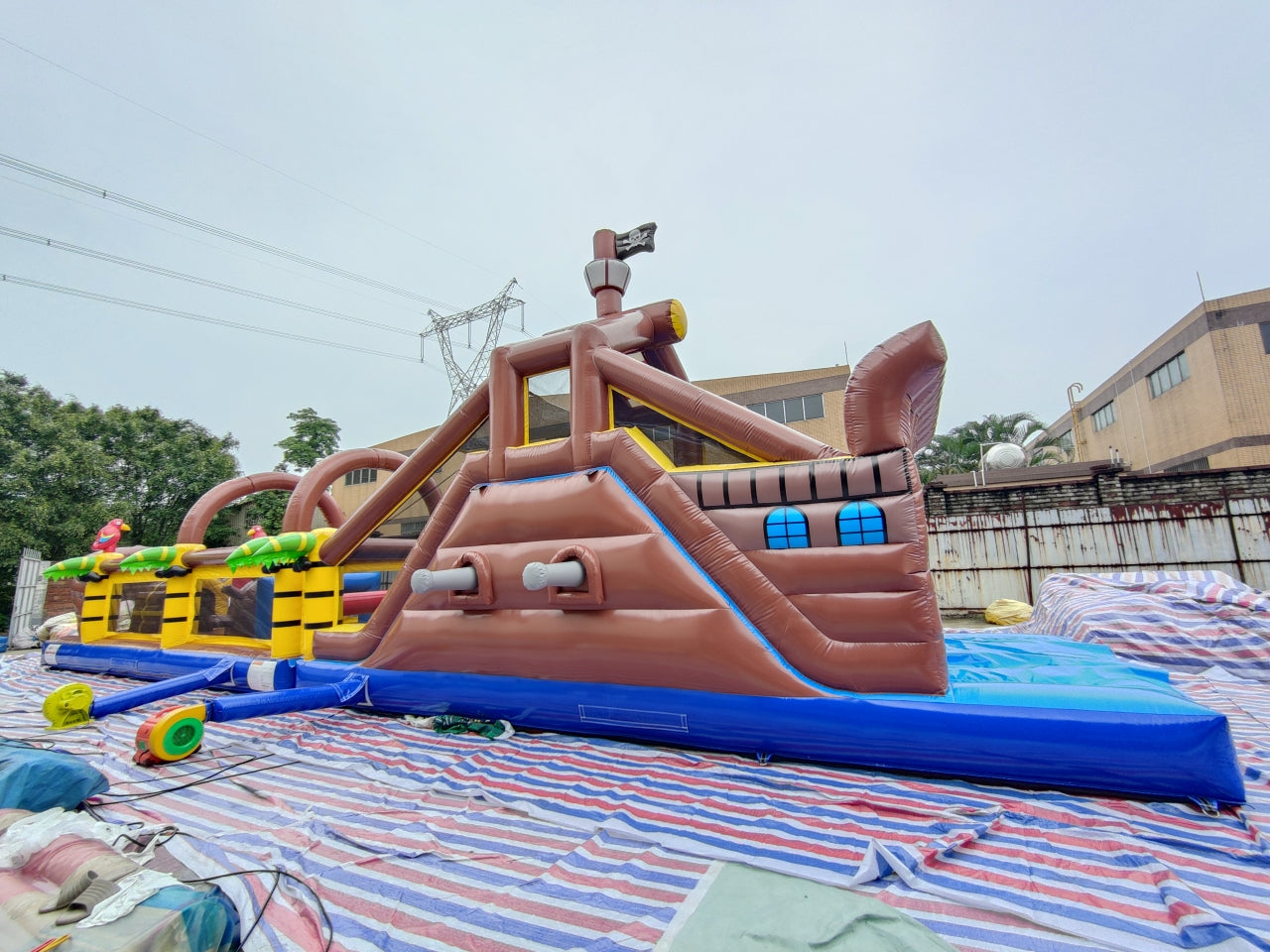 Obstáculo Inflable Gigante Temático Barco Pirata