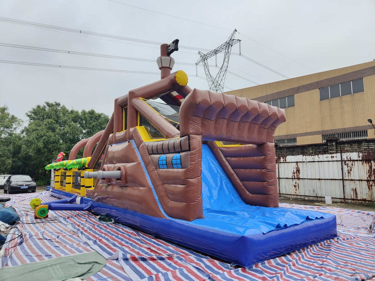 Obstáculo Inflable Gigante Temático Barco Pirata