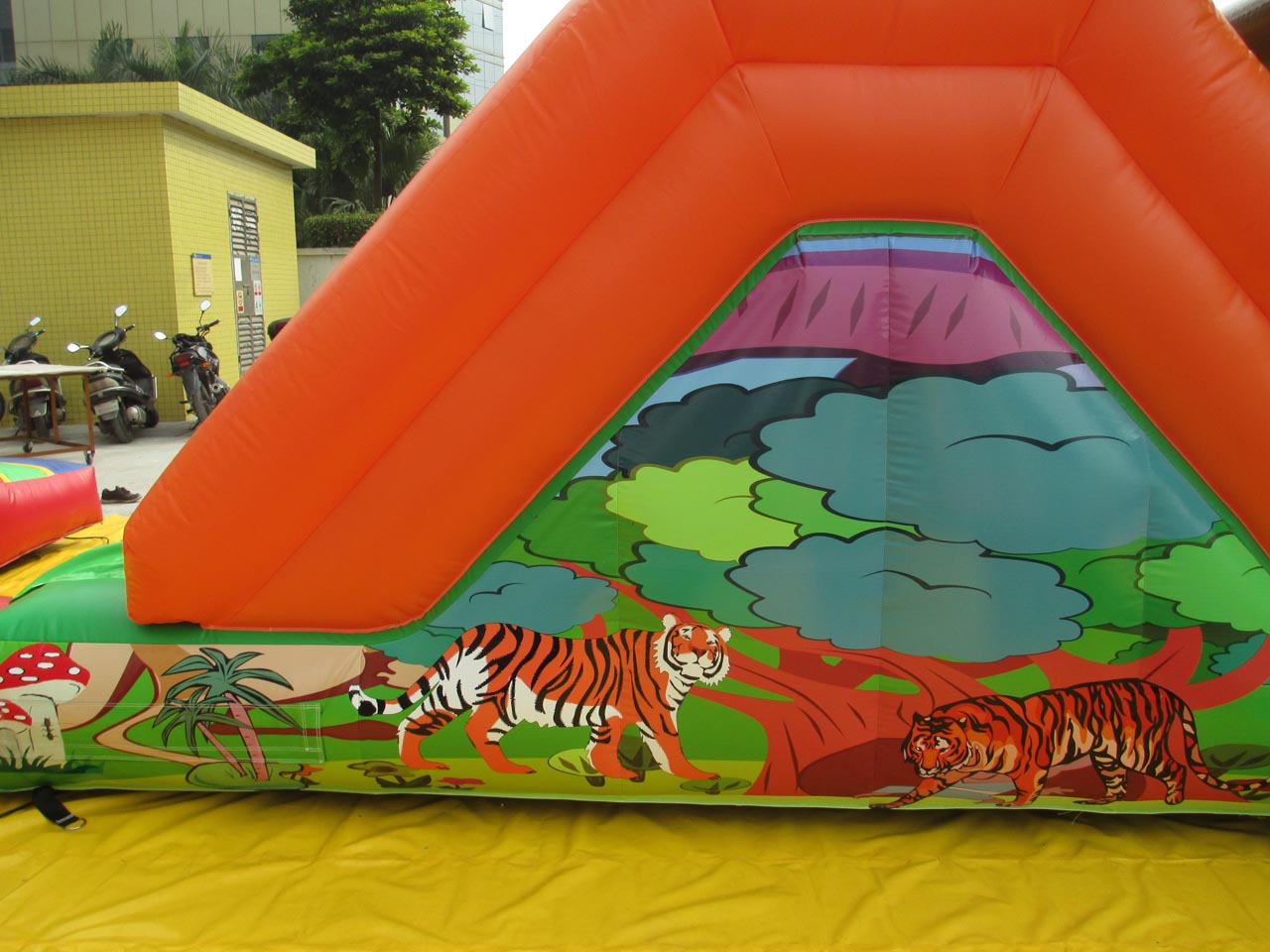 Inflatable Tiger Obstacle Course