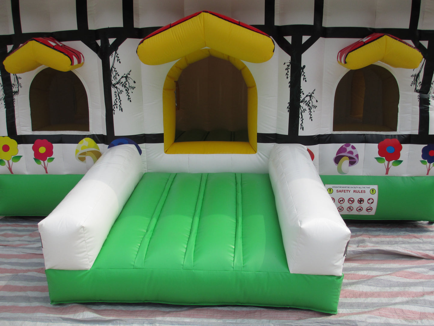 Japanese Style Inflatable Bouncing House